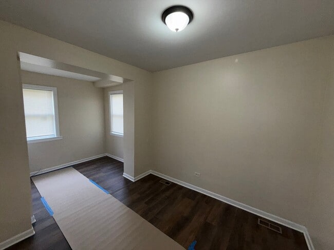 Building Photo - 7423 S St Lawrence Ave