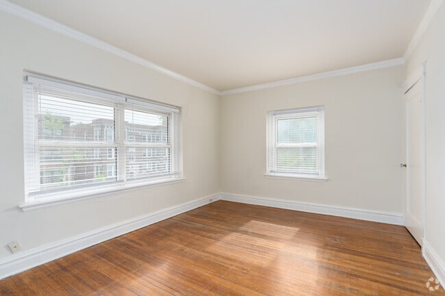2BR, 1BA - 970SF - Living Room - Rosebury Apartments