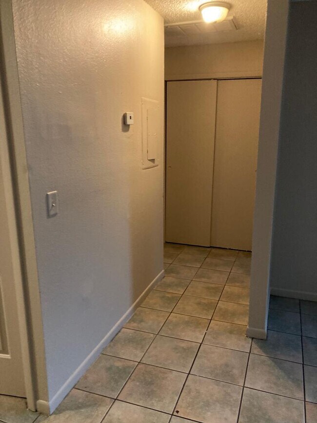 Foto del edificio - 9415 n 13th st