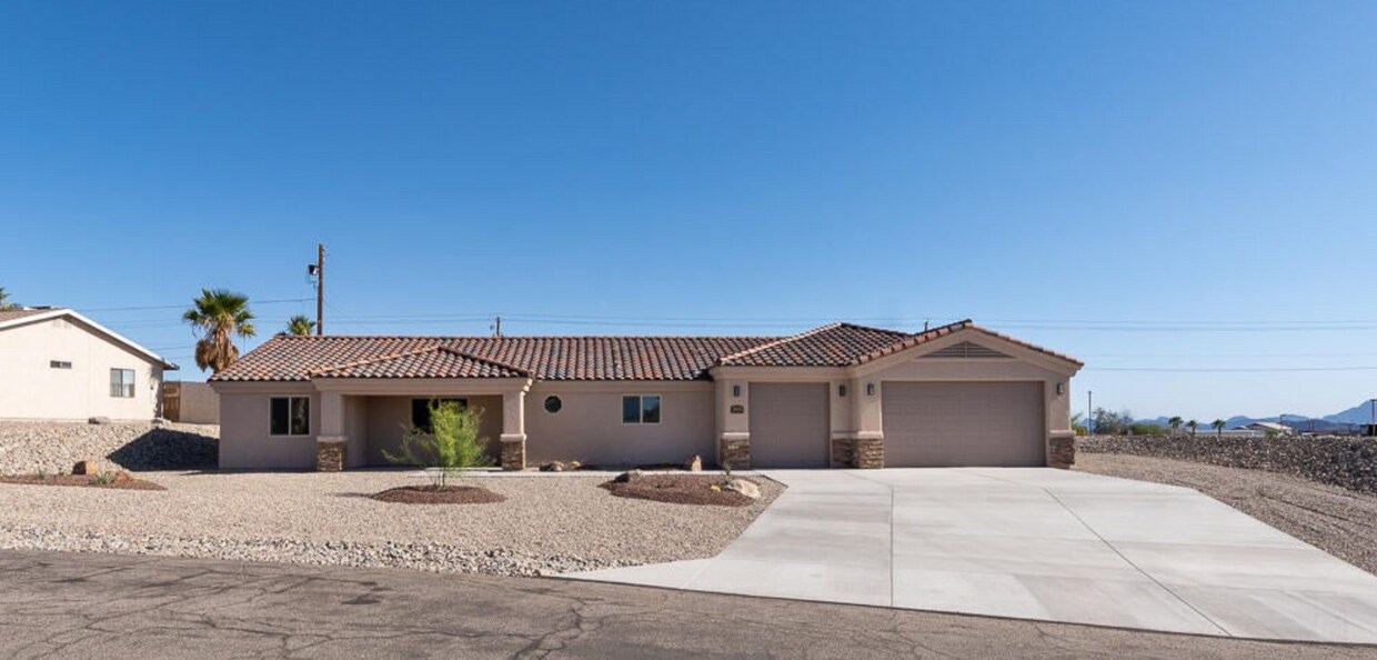 Primary Photo - Winter Furnished Pool Home - Available Sep...