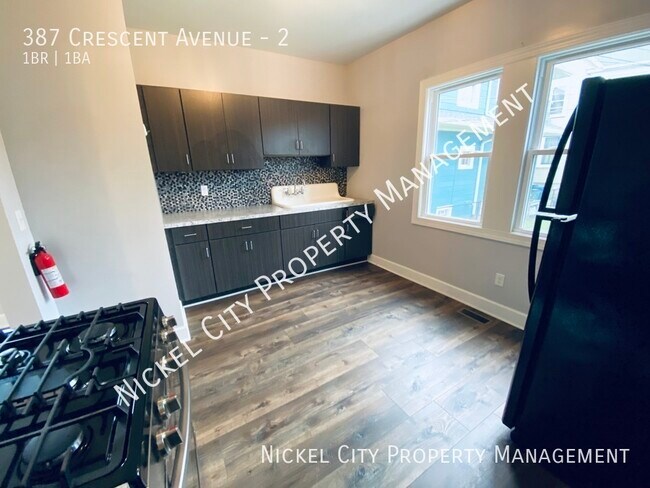 Foto del edificio - 387 Crescent Ave