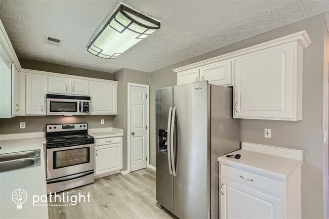 Building Photo - 670 Georgian Hills Dr, Lawrenceville, GA, ...