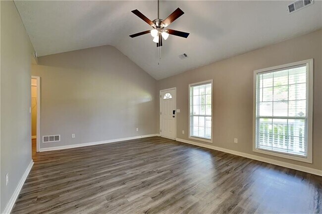 Building Photo - 511 Cambridge Way