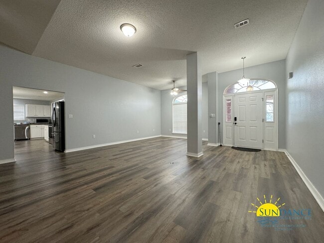 Building Photo - Stunning 4Bedroom Home in Alicia's Place of Crestview!