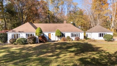 Building Photo - 123 Cove Rd Building Photo - 123 Cove Rd