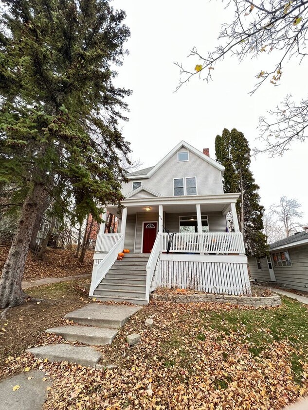 Primary Photo - 220 N 16th Ave E