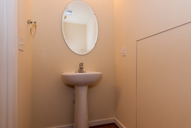 Powder Room - Townhomes at Warwick Place I