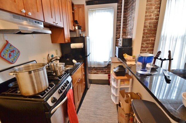 Building Photo - 133 Peterborough St