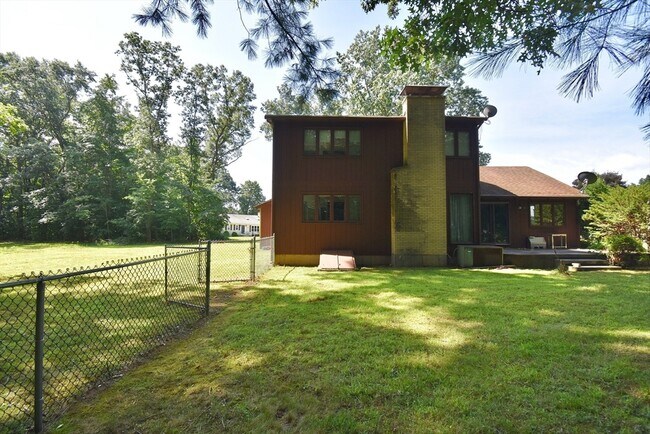 Building Photo - 71 Depalma St