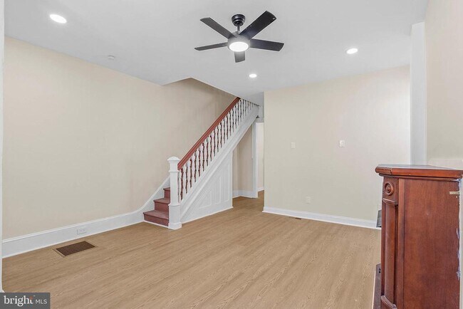 Foto del edificio - 2742 W Montgomery Ave