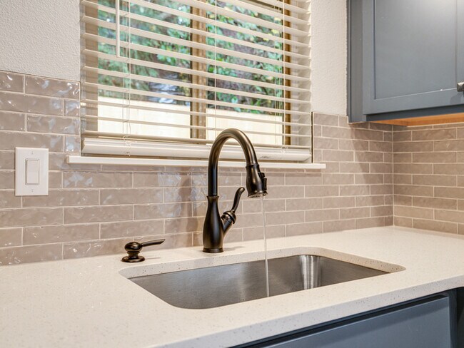 Building Photo - Move in Today and Get a $1000 Visa Gift Card!