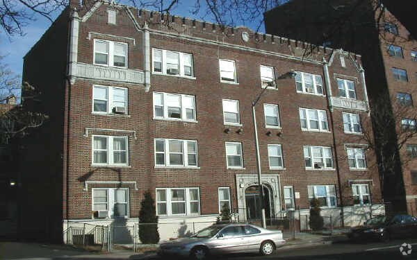 Primary Photo - 76 Washington St