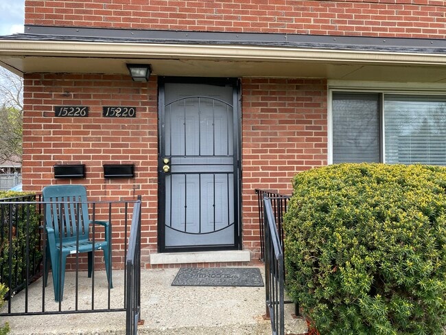 Building Photo - 15226 W 9 Mile Rd