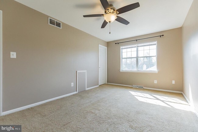 Building Photo - 5033 E Woodmill Dr