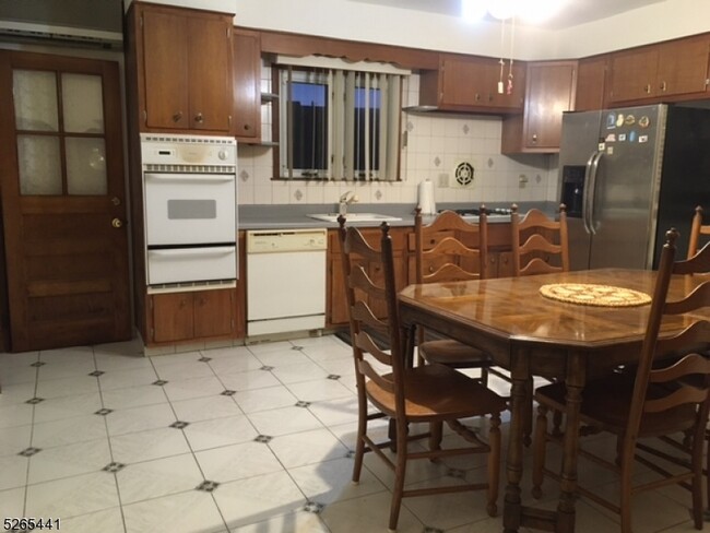 Foto del edificio - 325 Totowa Rd