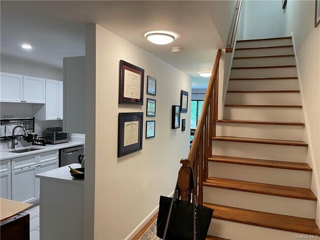 Foto del edificio - 361 N Greeley Ave