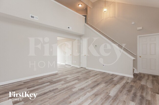 Foto del edificio - 5633 Waverly Lynn Ln