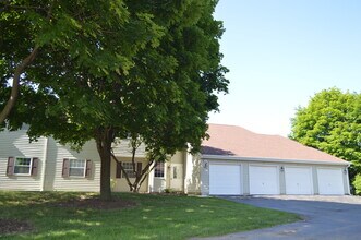 Building Photo - 40 N Victoria Ln