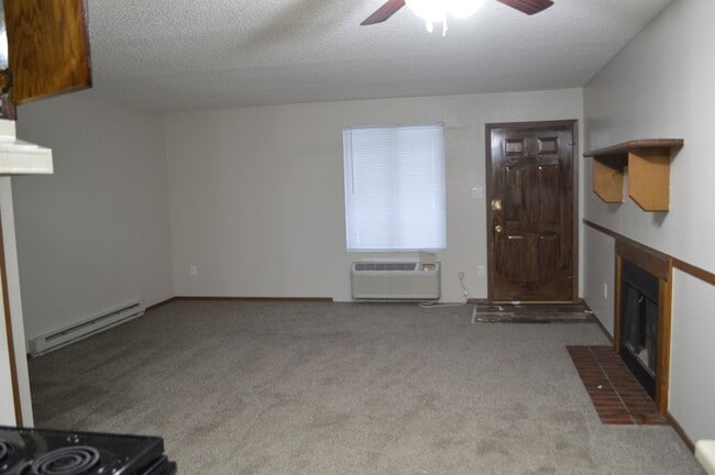 Building Photo - Centrally Located! Cute & Cozy 1 Bedroom 1 Bath