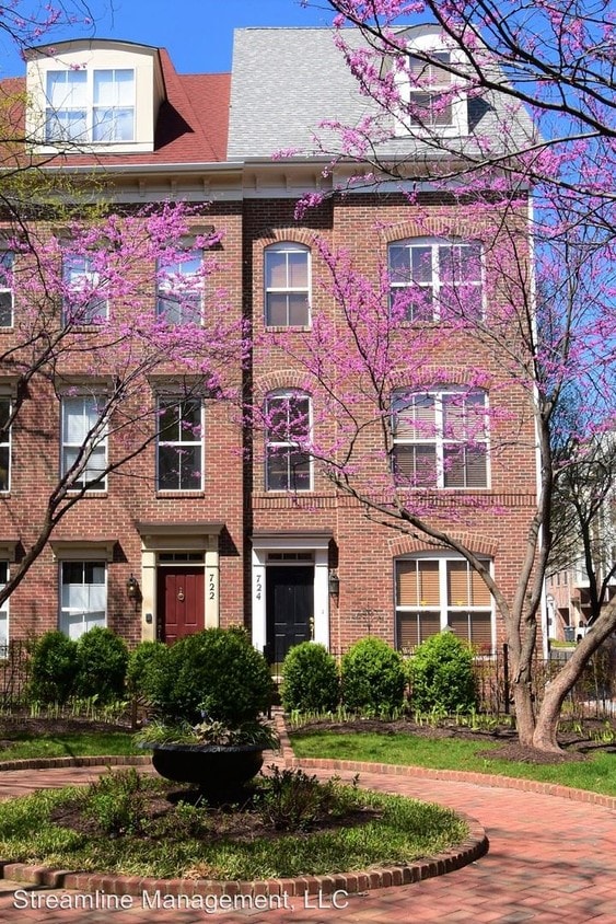 724 Capitol Square Pl SW, Washington, DC 20024 House Rental in