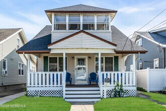 Building Photo - 117 18th Ave