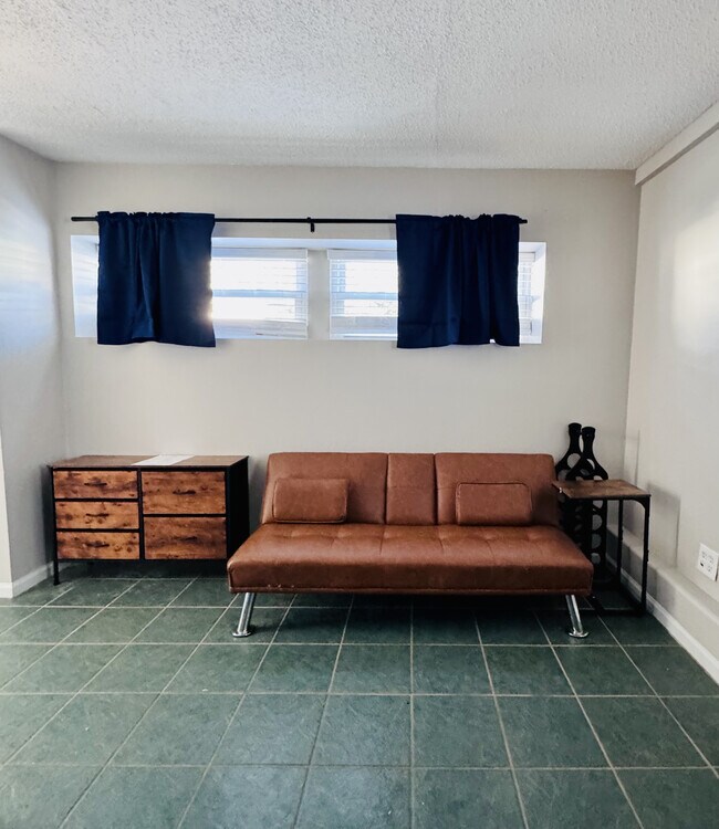 Foto del edificio - 1105 W Rock Spring Rd