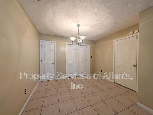 Building Photo - 314 Country Club Dr