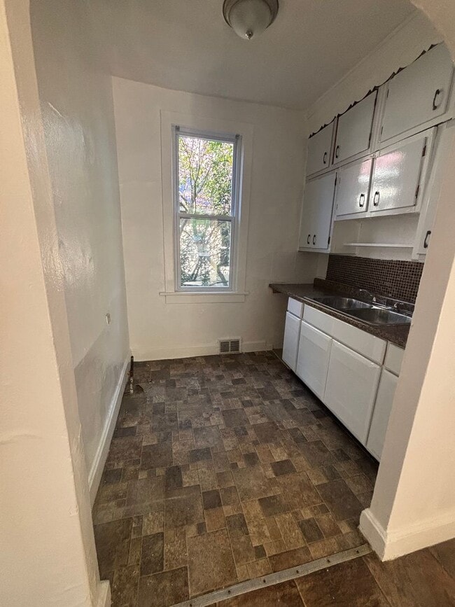 Foto del edificio - 3257 W 43rd St