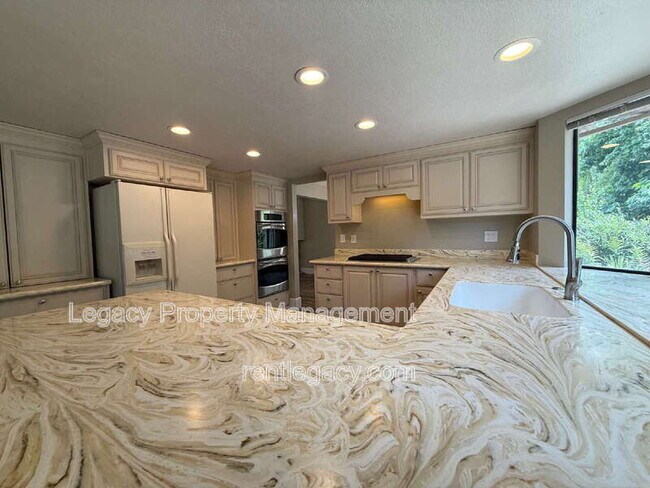 Building Photo - 3209 Serra Way