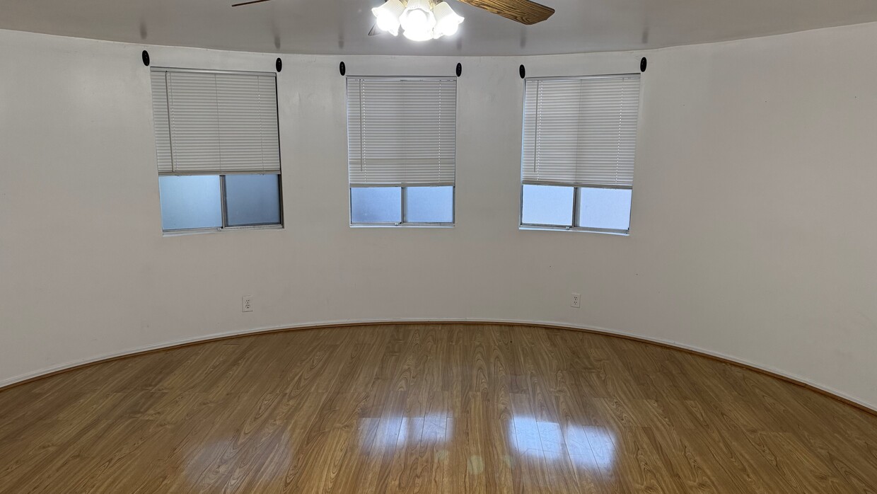 Foto principal - 5034 Newcastle Ave