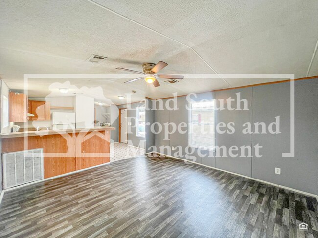 Foto del edificio - 425 Longfellow Blvd