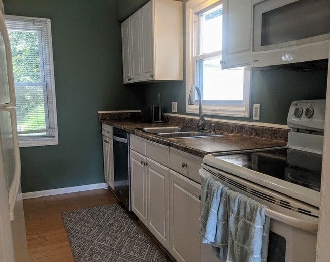 Building Photo - 1541 Ann St