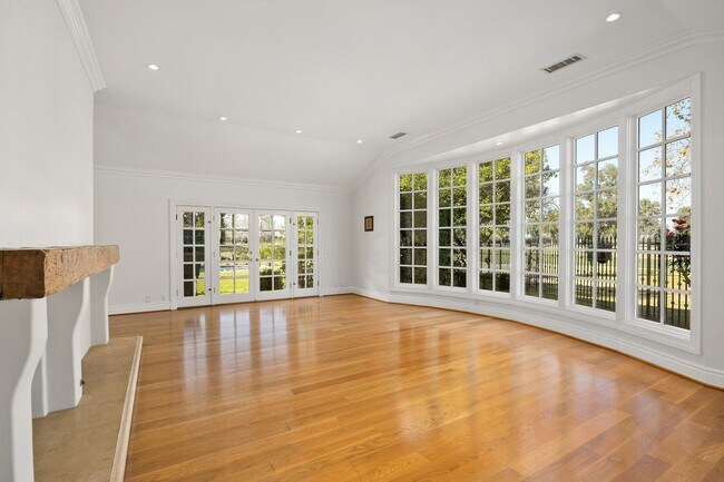 Gorgeous wood floors! - 630 W Devon Pl