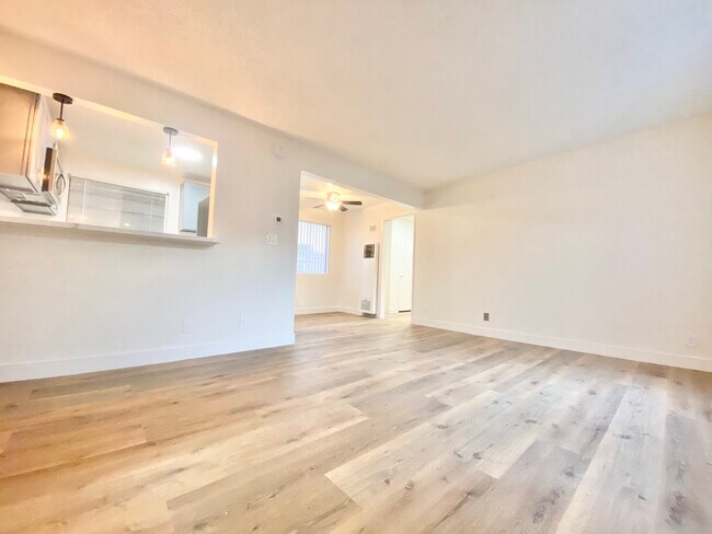 Building Photo - 14919 Hartland St Van Nuys, CA 91405
