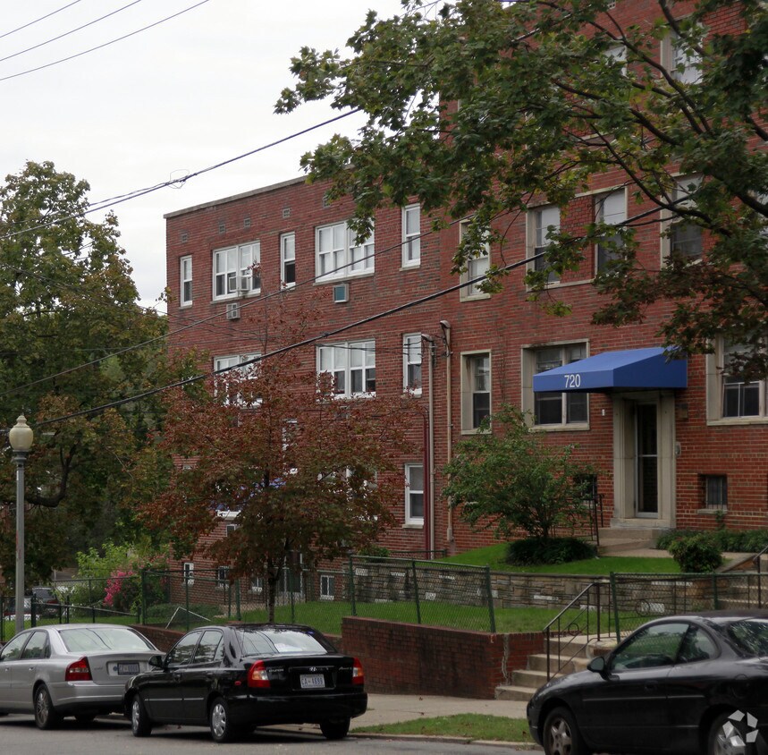 Foto del edificio - 716 Madison St NW