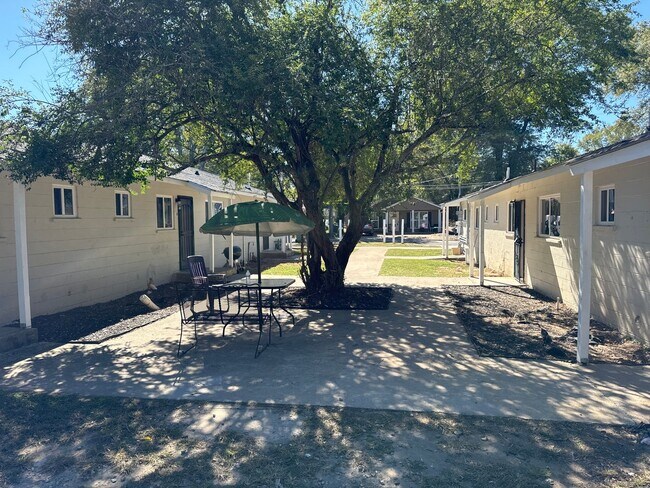 Foto del edificio - 117 Blanton Ave