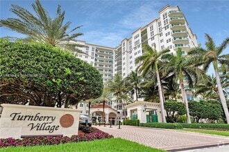 Building Photo - 20000 E Country Club Dr