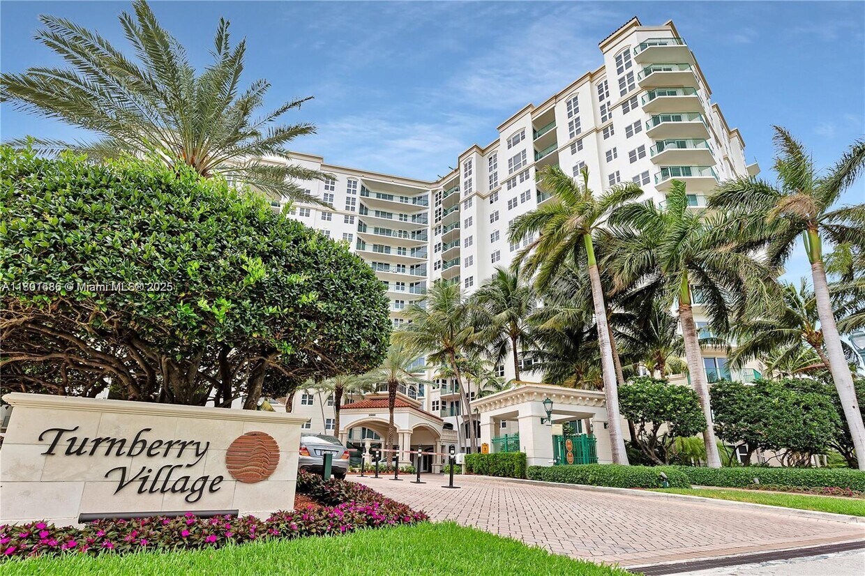 Primary Photo - 20000 E Country Club Dr
