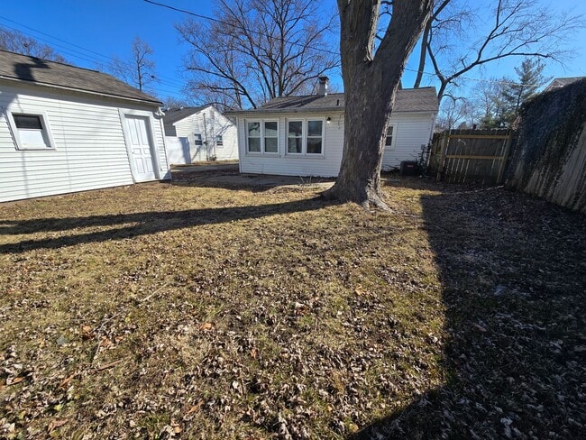 Building Photo - Cute 3 Bedroom Home!