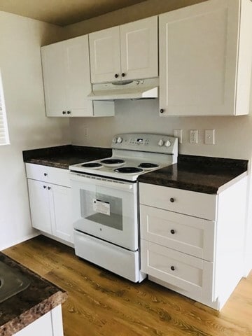 KITCHEN - 1811 E Reserve St