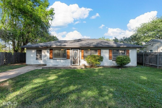 Foto del edificio - Check Out this Charming 3 bed 1 bath in Bo...