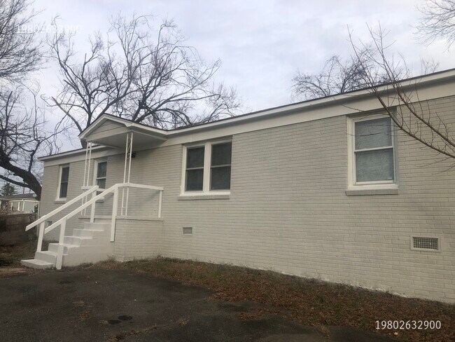 Foto del edificio - 1028 Rodey Ave