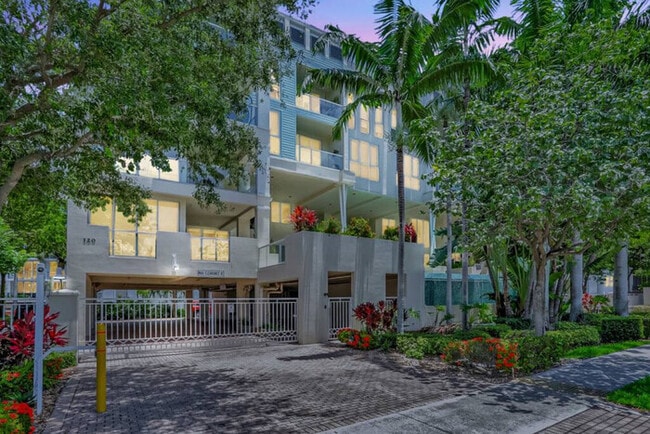 Building Photo - Coastal Condo Retreat: 3BR 2.5BA in Deerfield