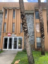 Building Photo - 1230 W 54th St