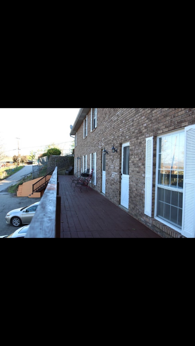 Building Photo - 811 Walker Rd