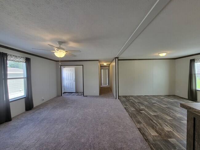 Foto del edificio - 201 McAuliffe Dr