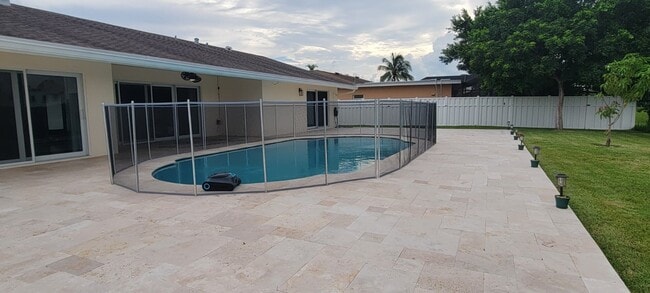 Building Photo - 16683 Golfview Dr
