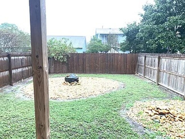 Foto del edificio - 2 Bedroom 1.5 Bath Near Navy Base