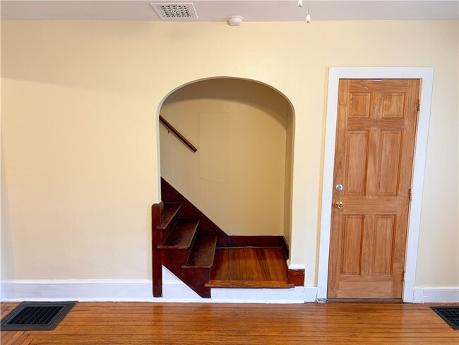 Building Photo - 136 Main St