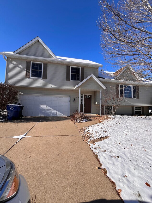 Foto principal - 5128 Woodland Ct